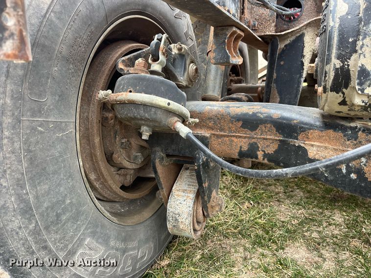 image for item DP2177 1988 Mack RW613  semi truck