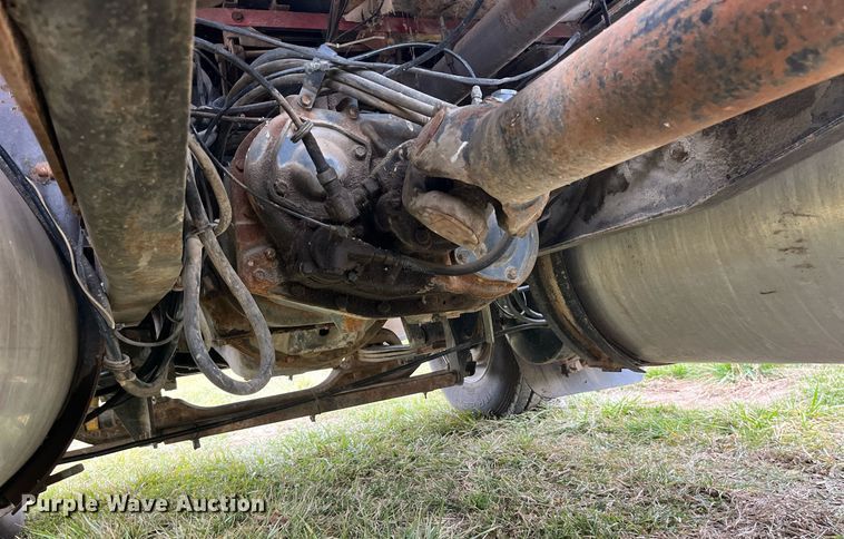 image for item DP2177 1988 Mack RW613  semi truck