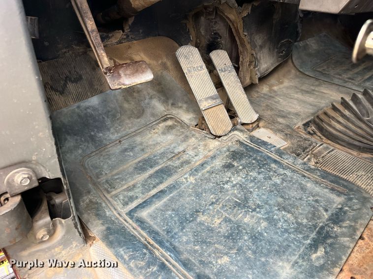 image for item DP2177 1988 Mack RW613  semi truck