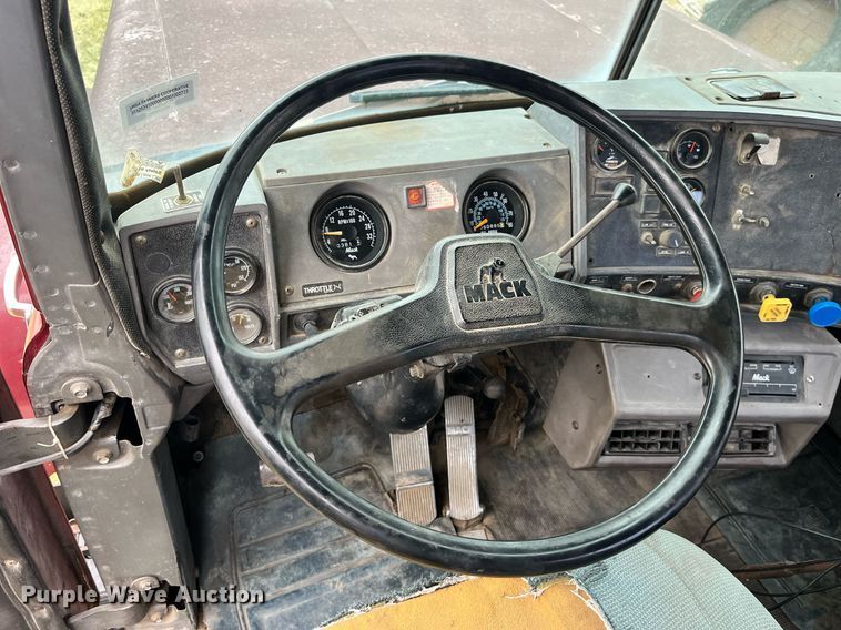 image for item DP2177 1988 Mack RW613  semi truck