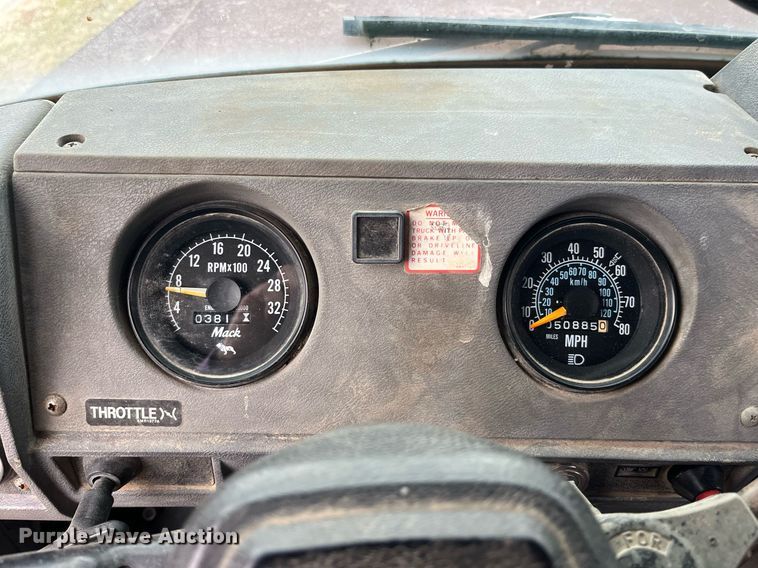 image for item DP2177 1988 Mack RW613  semi truck