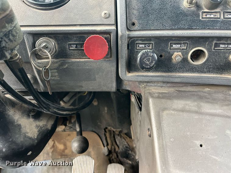 image for item DP2177 1988 Mack RW613  semi truck