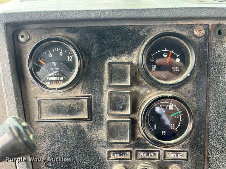 image for item DP2177 1988 Mack RW613  semi truck