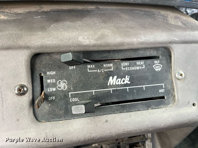 image for item DP2177 1988 Mack RW613  semi truck