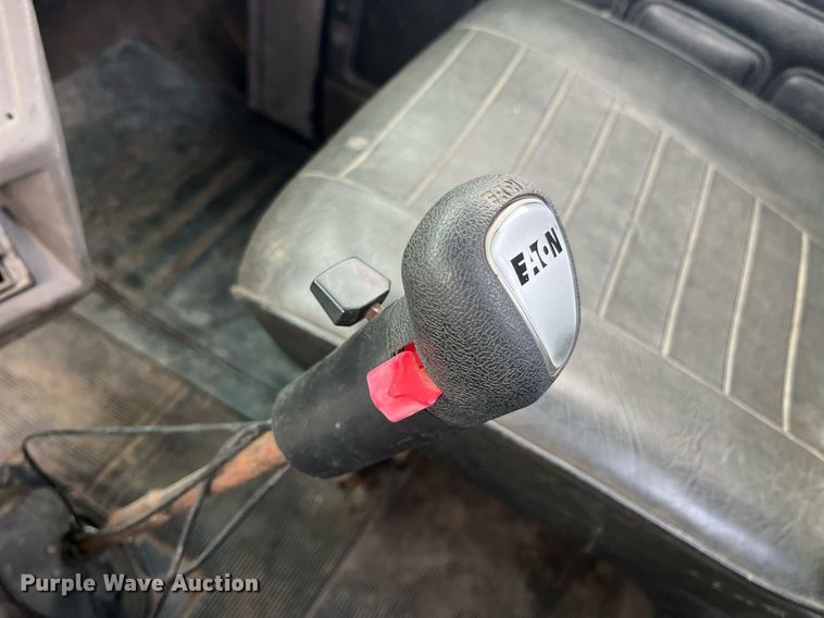 image for item DP2177 1988 Mack RW613  semi truck