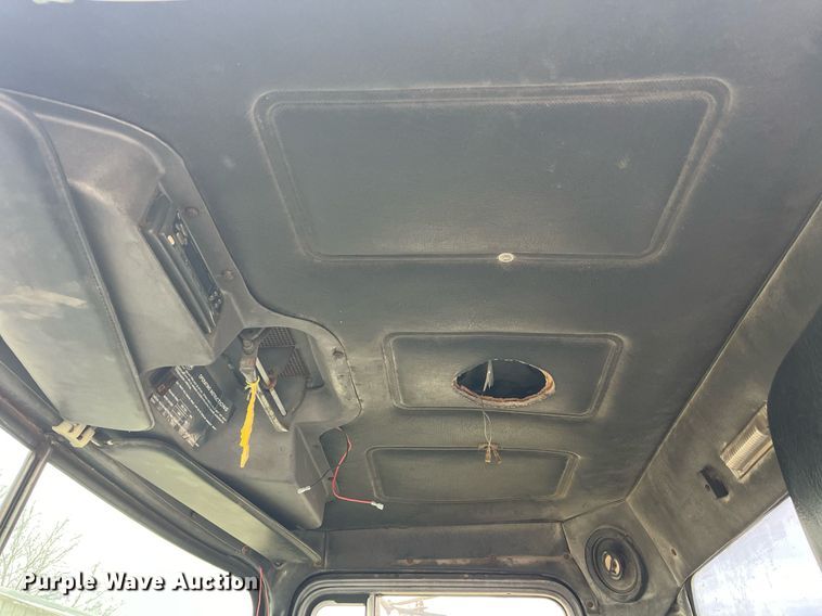 image for item DP2177 1988 Mack RW613  semi truck