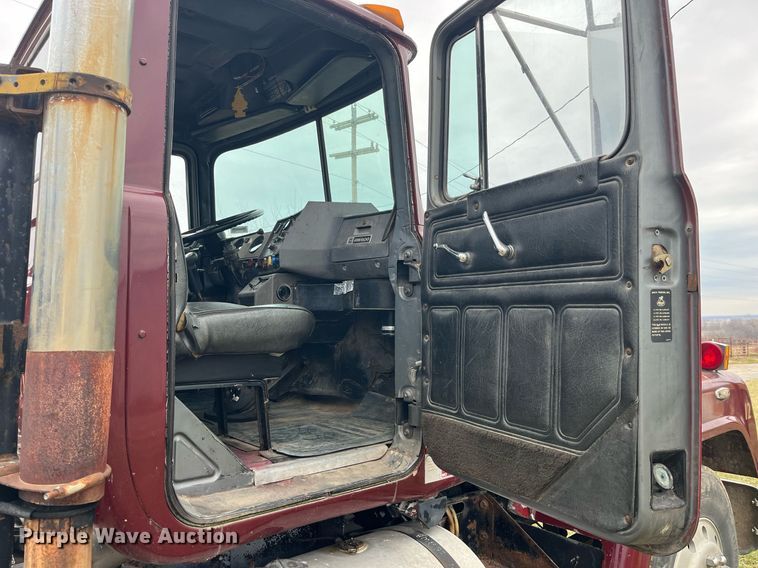 image for item DP2177 1988 Mack RW613  semi truck