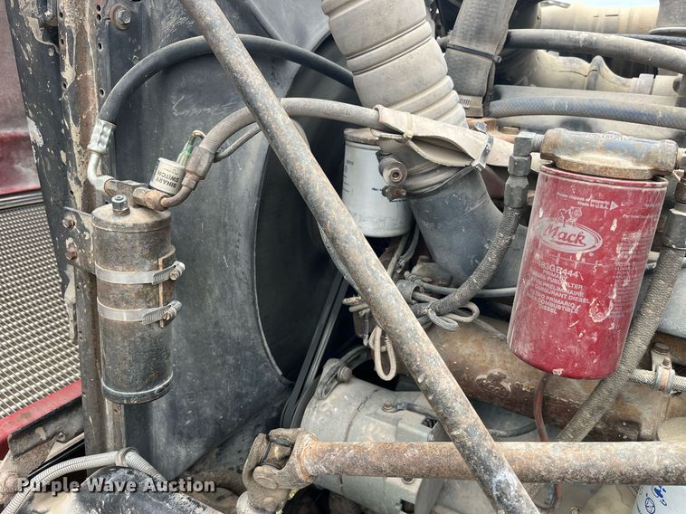 image for item DP2177 1988 Mack RW613  semi truck