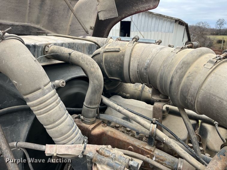 image for item DP2177 1988 Mack RW613  semi truck