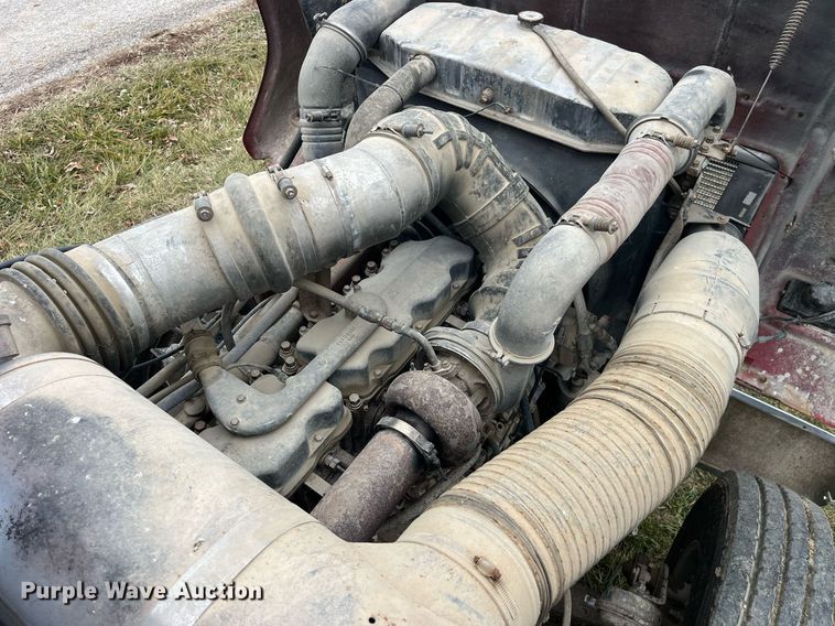 image for item DP2177 1988 Mack RW613  semi truck