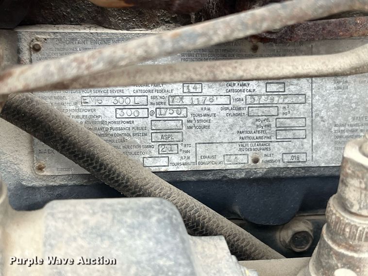 image for item DP2177 1988 Mack RW613  semi truck