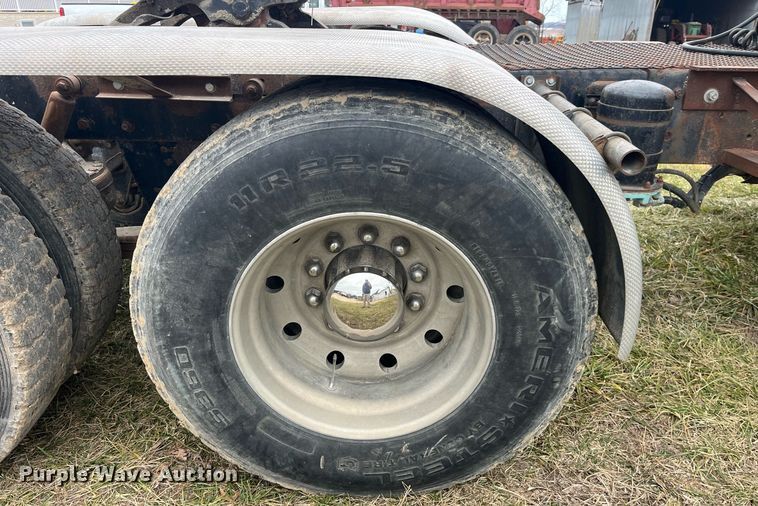 image for item DP2177 1988 Mack RW613  semi truck