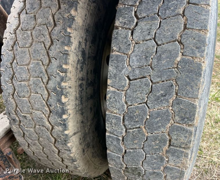 image for item DP2177 1988 Mack RW613  semi truck