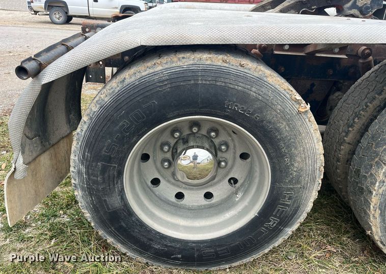 image for item DP2177 1988 Mack RW613  semi truck