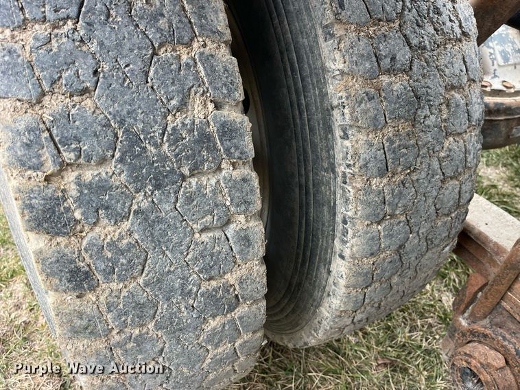 image for item DP2177 1988 Mack RW613  semi truck