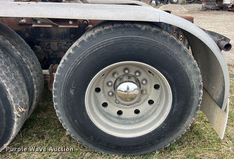 image for item DP2177 1988 Mack RW613  semi truck