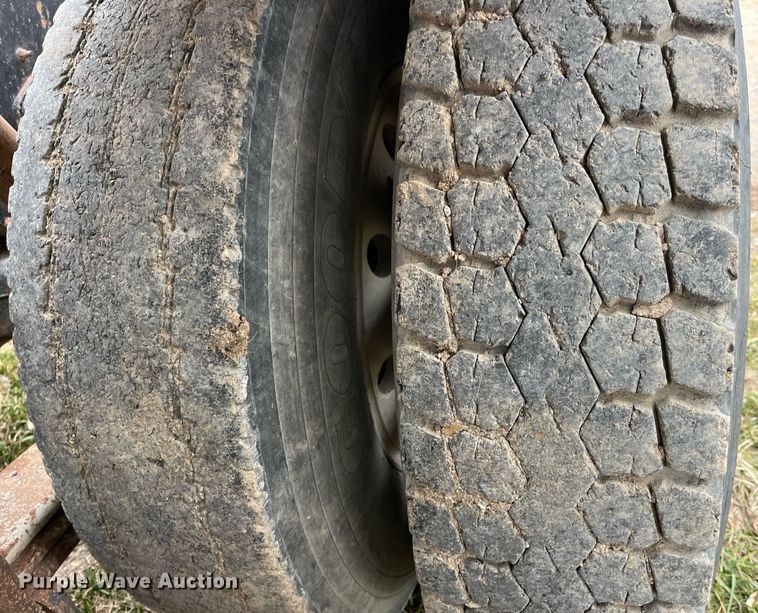 image for item DP2177 1988 Mack RW613  semi truck