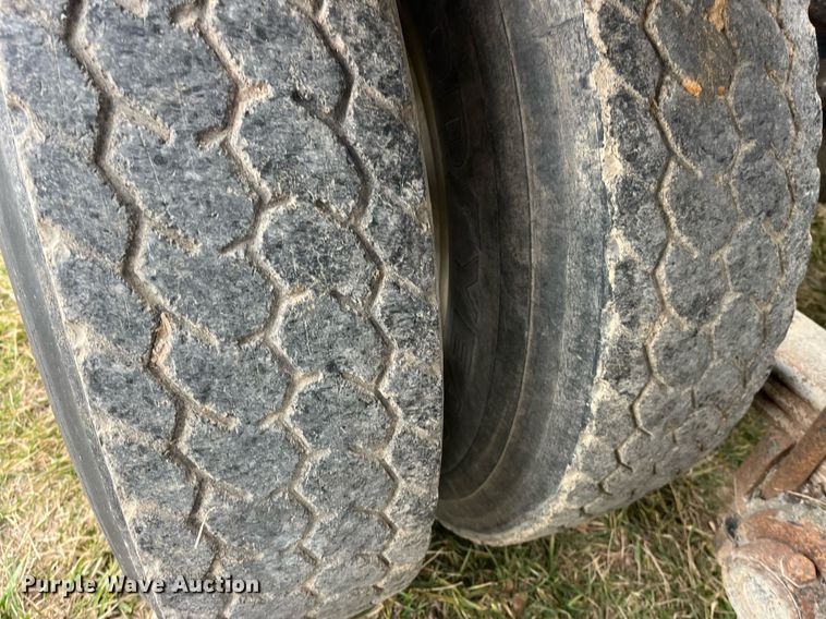 image for item DP2177 1988 Mack RW613  semi truck