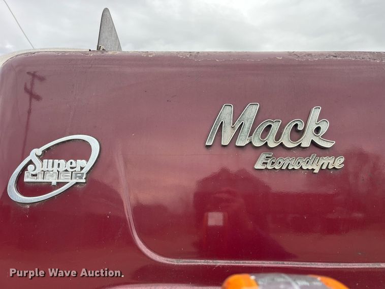 image for item DP2177 1988 Mack RW613  semi truck