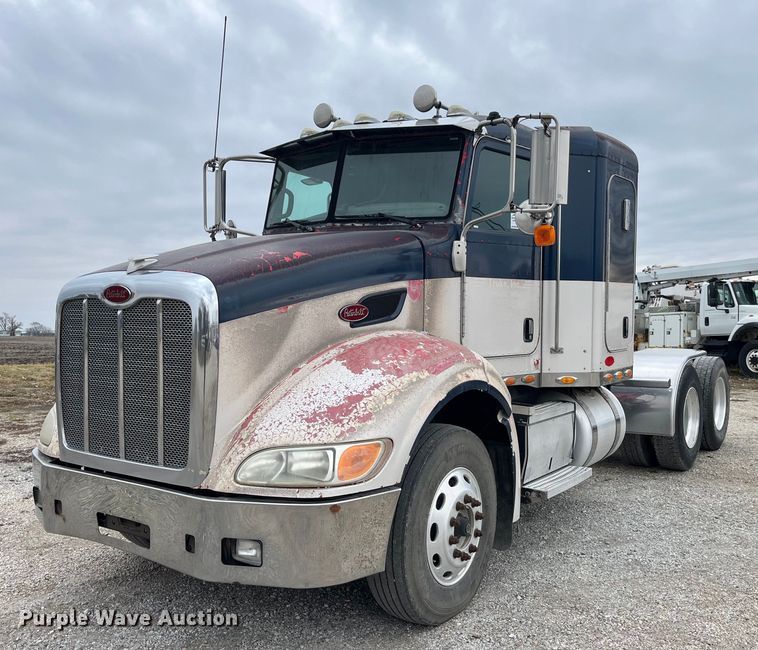 image for item DP2178 2009 Peterbilt 384  semi truck