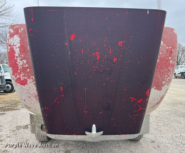 image for item DP2178 2009 Peterbilt 384  semi truck