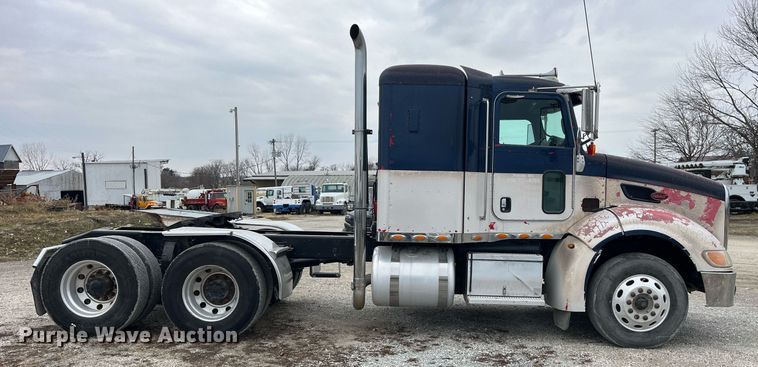 image for item DP2178 2009 Peterbilt 384  semi truck