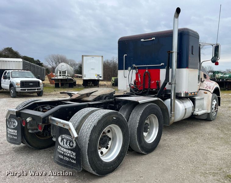 image for item DP2178 2009 Peterbilt 384  semi truck