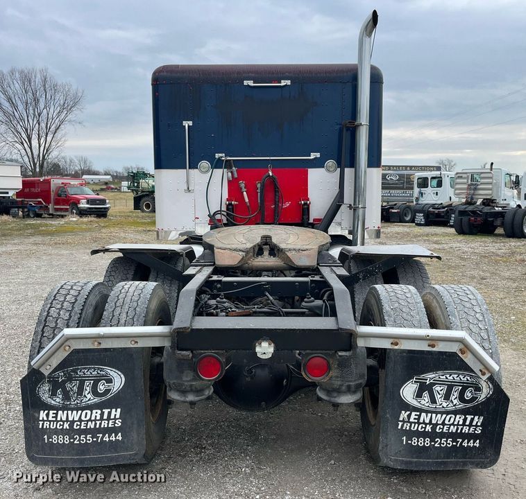 image for item DP2178 2009 Peterbilt 384  semi truck