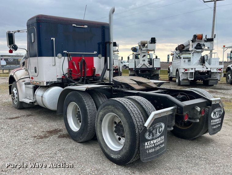 image for item DP2178 2009 Peterbilt 384  semi truck