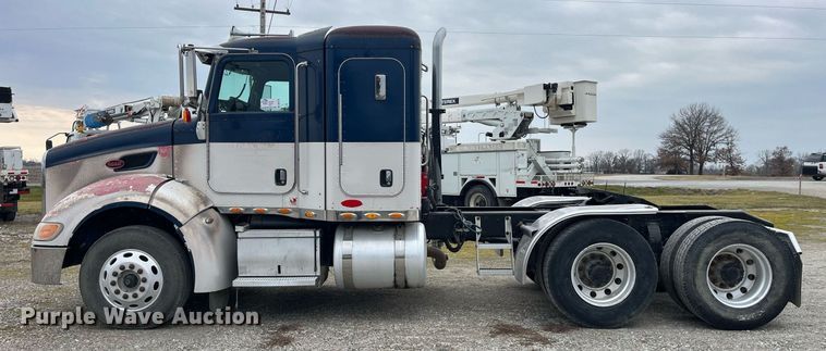 image for item DP2178 2009 Peterbilt 384  semi truck
