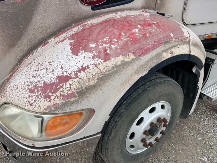 image for item DP2178 2009 Peterbilt 384  semi truck