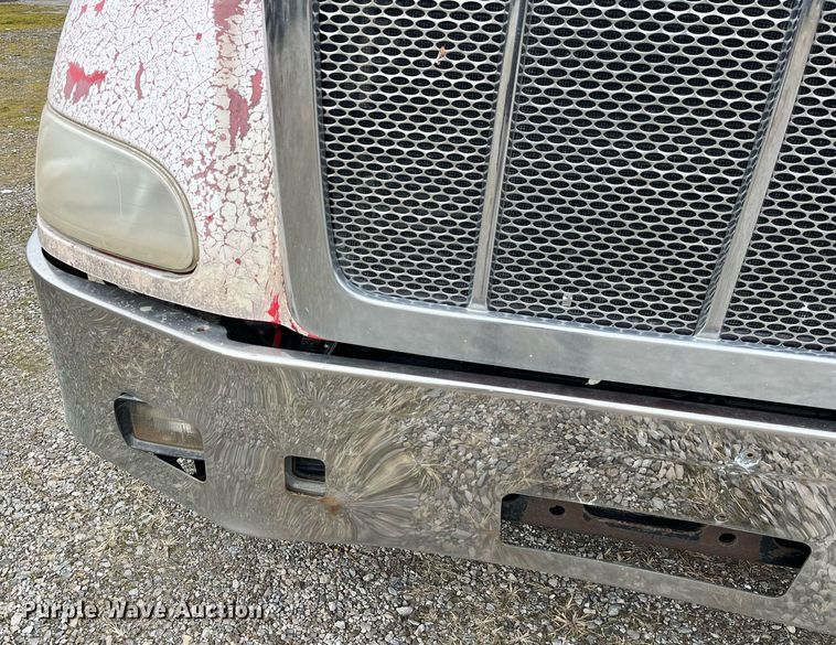 image for item DP2178 2009 Peterbilt 384  semi truck