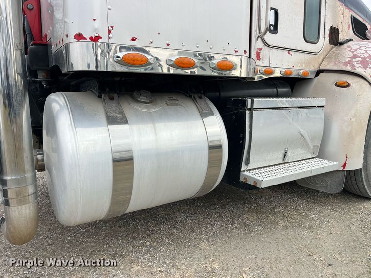 image for item DP2178 2009 Peterbilt 384  semi truck