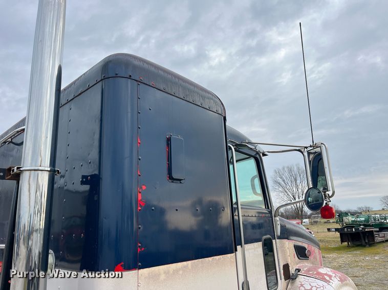 image for item DP2178 2009 Peterbilt 384  semi truck