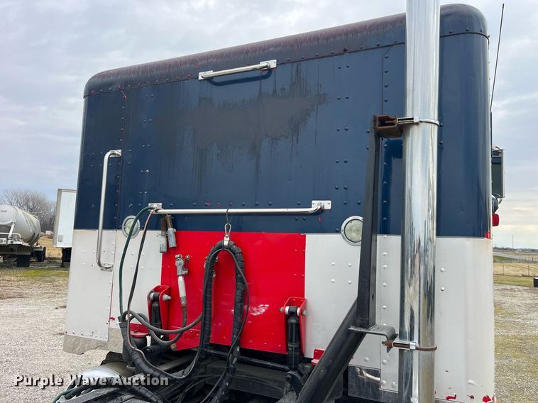 image for item DP2178 2009 Peterbilt 384  semi truck