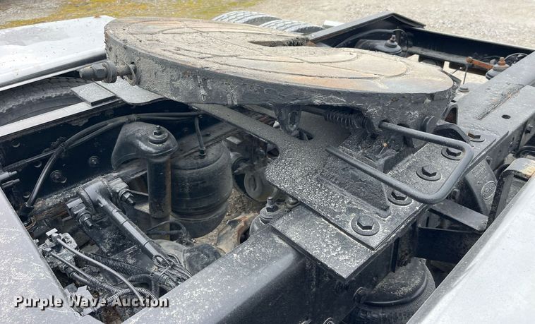 image for item DP2178 2009 Peterbilt 384  semi truck