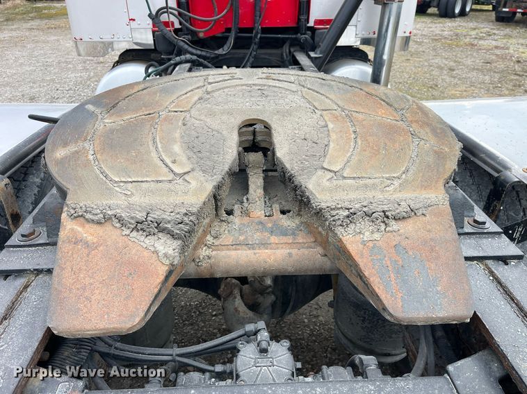 image for item DP2178 2009 Peterbilt 384  semi truck