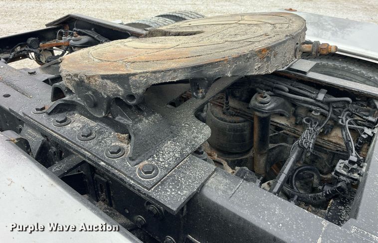 image for item DP2178 2009 Peterbilt 384  semi truck