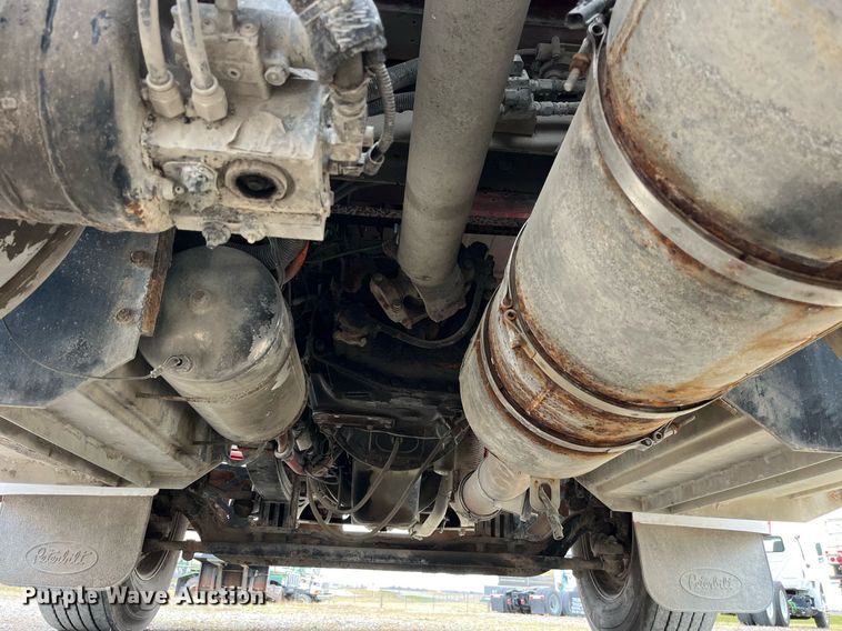 image for item DP2178 2009 Peterbilt 384  semi truck