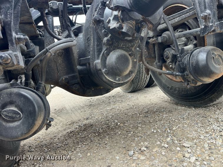 image for item DP2178 2009 Peterbilt 384  semi truck