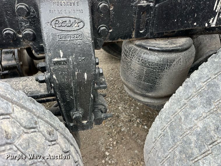 image for item DP2178 2009 Peterbilt 384  semi truck