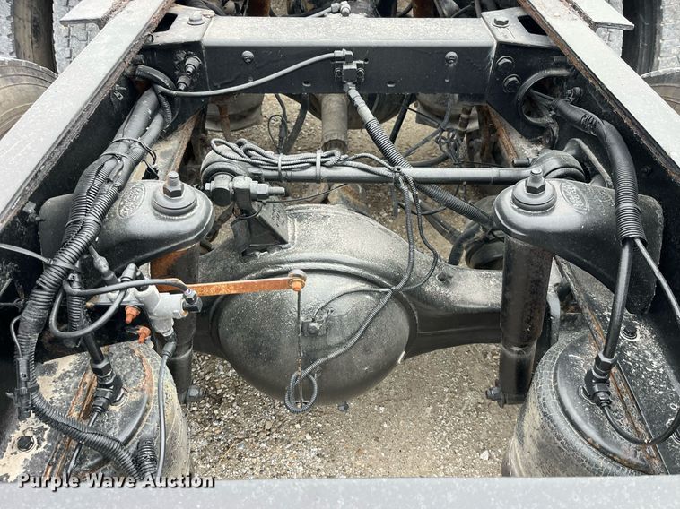 image for item DP2178 2009 Peterbilt 384  semi truck