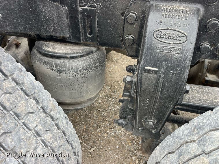 image for item DP2178 2009 Peterbilt 384  semi truck