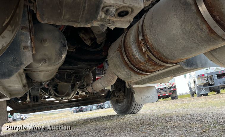 image for item DP2178 2009 Peterbilt 384  semi truck