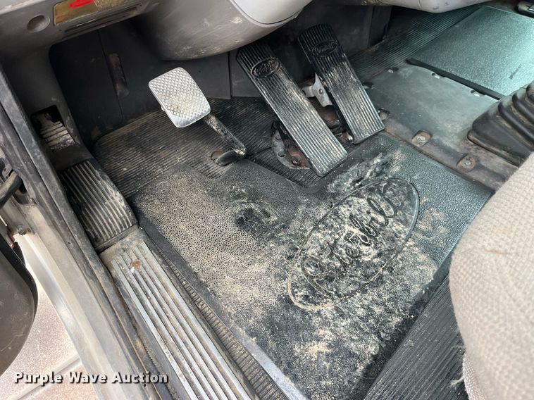 image for item DP2178 2009 Peterbilt 384  semi truck