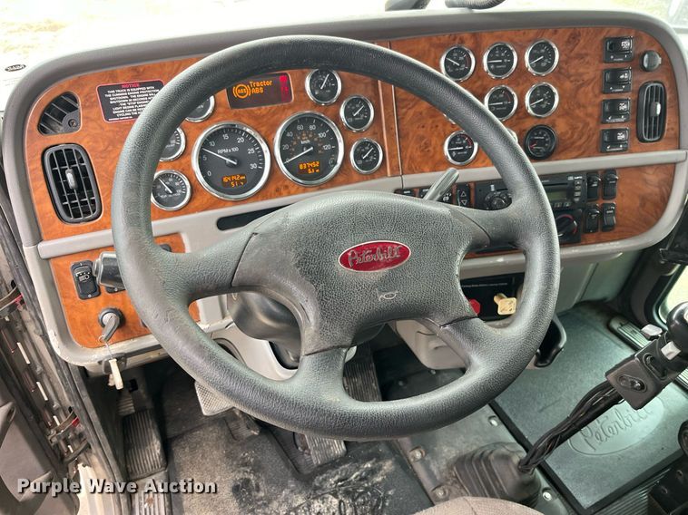 image for item DP2178 2009 Peterbilt 384  semi truck