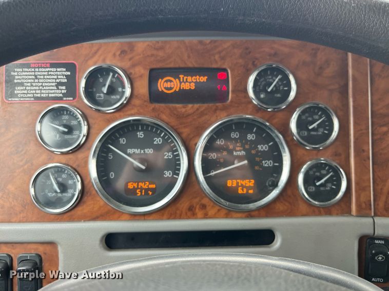 image for item DP2178 2009 Peterbilt 384  semi truck