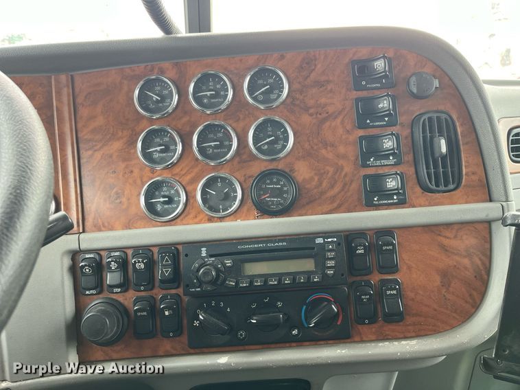 image for item DP2178 2009 Peterbilt 384  semi truck