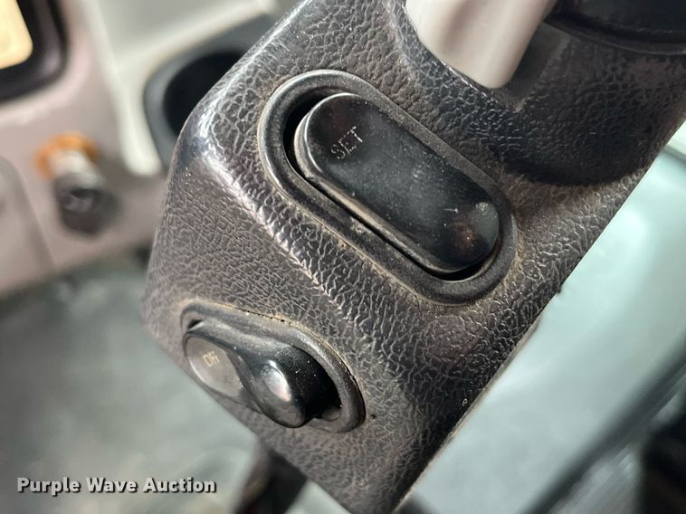 image for item DP2178 2009 Peterbilt 384  semi truck