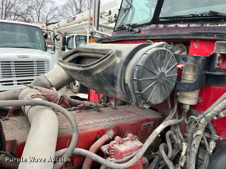 image for item DP2178 2009 Peterbilt 384  semi truck